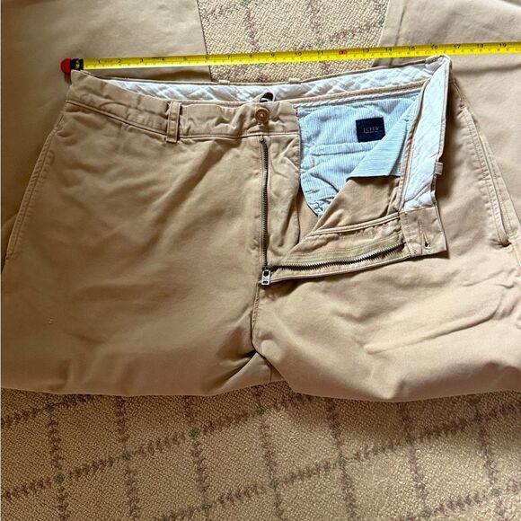 Vineyard Vines Broken In Chino Relaxed Fit Khaki 35 x 32 - Picture 3 of 10